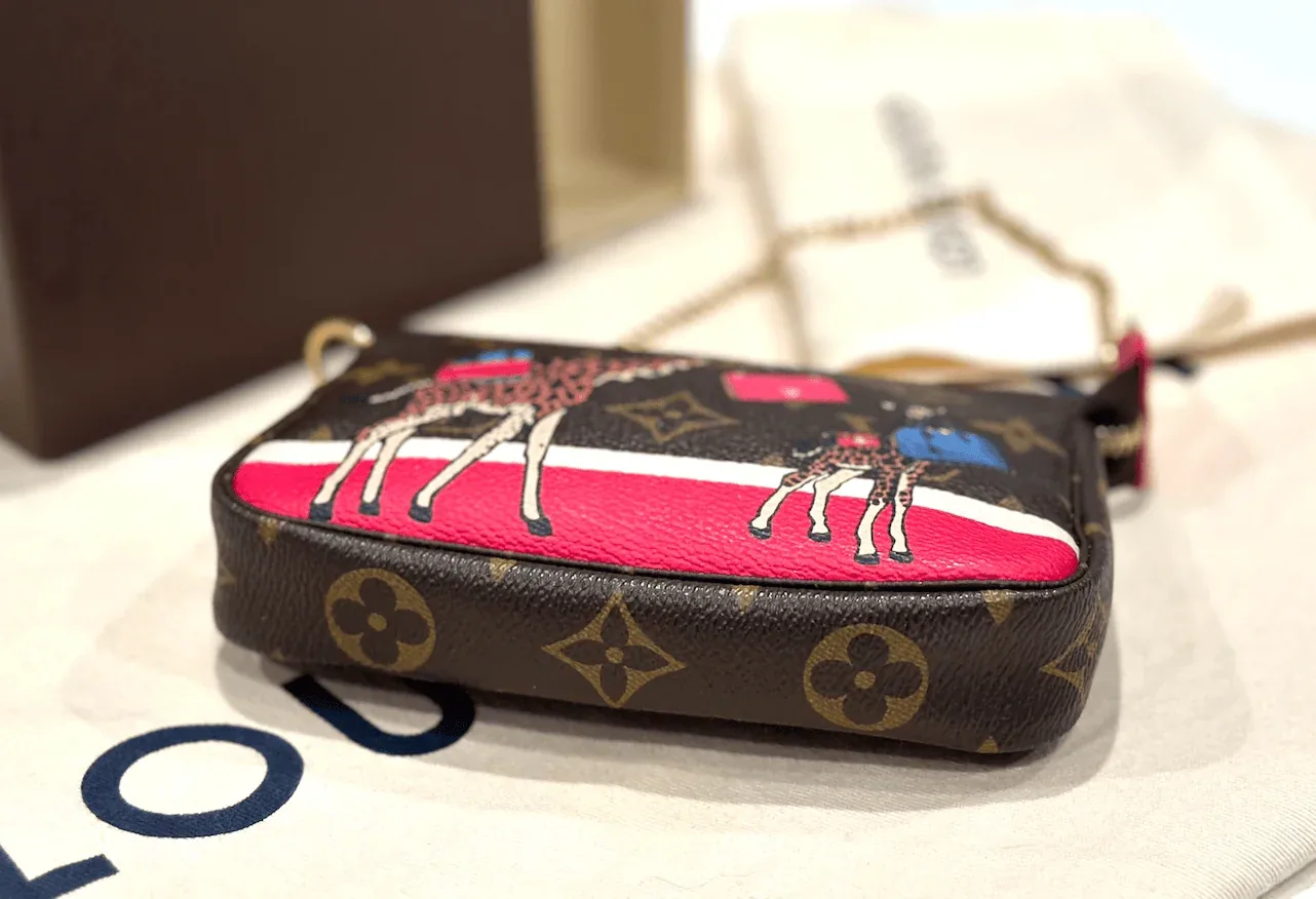 Monogram Christmas Animation 2017 Limited Editions Giraffe Mini Pochette — image 4