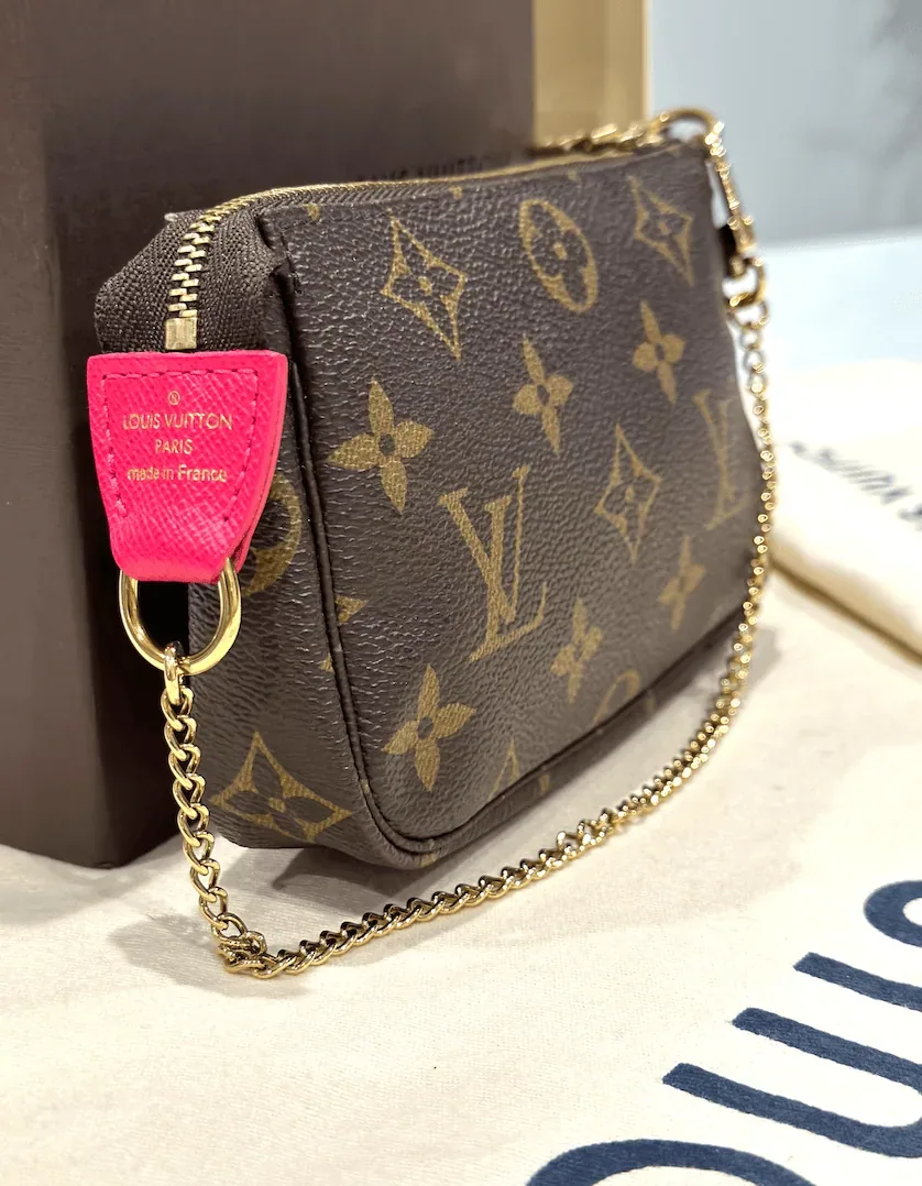 Monogram Christmas Animation 2017 Limited Editions Giraffe Mini Pochette — image 8