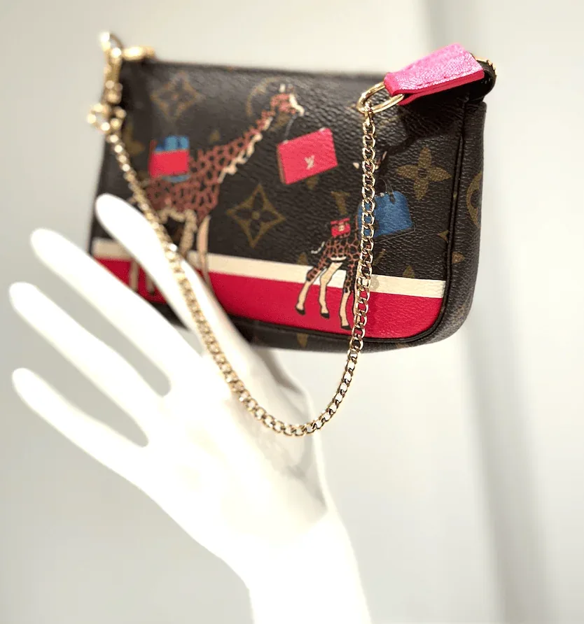 Monogram Christmas Animation 2017 Limited Editions Giraffe Mini Pochette — image 9