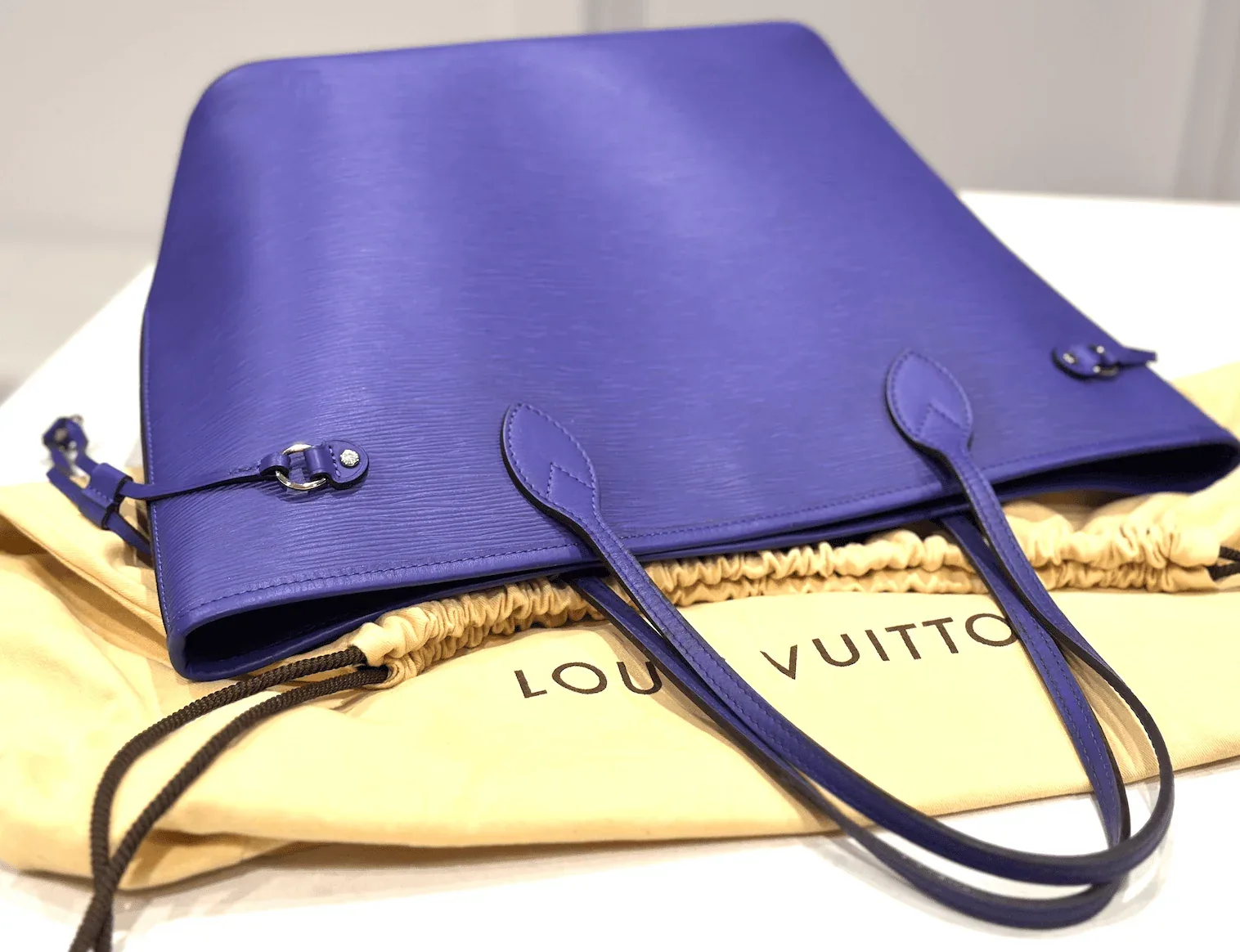 Neverfull MM Figure Epi Leather Purple Handbag — image 4