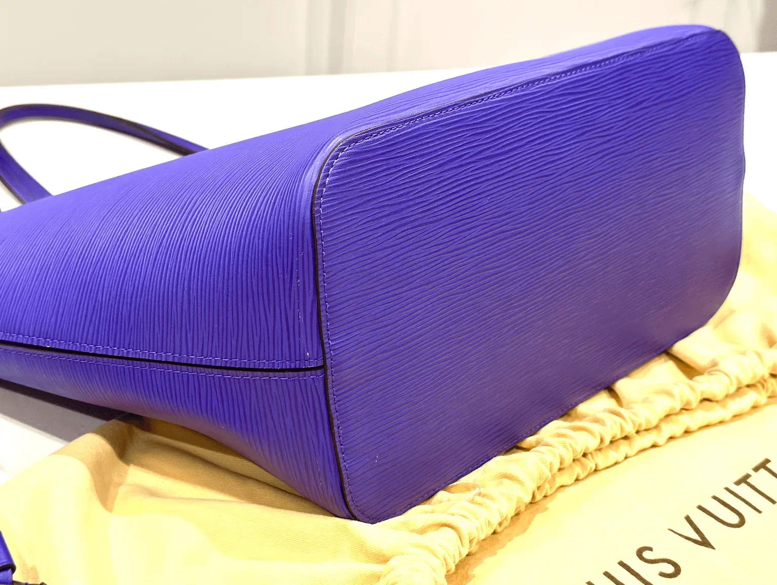 Neverfull MM Figure Epi Leather Purple Handbag — image 7