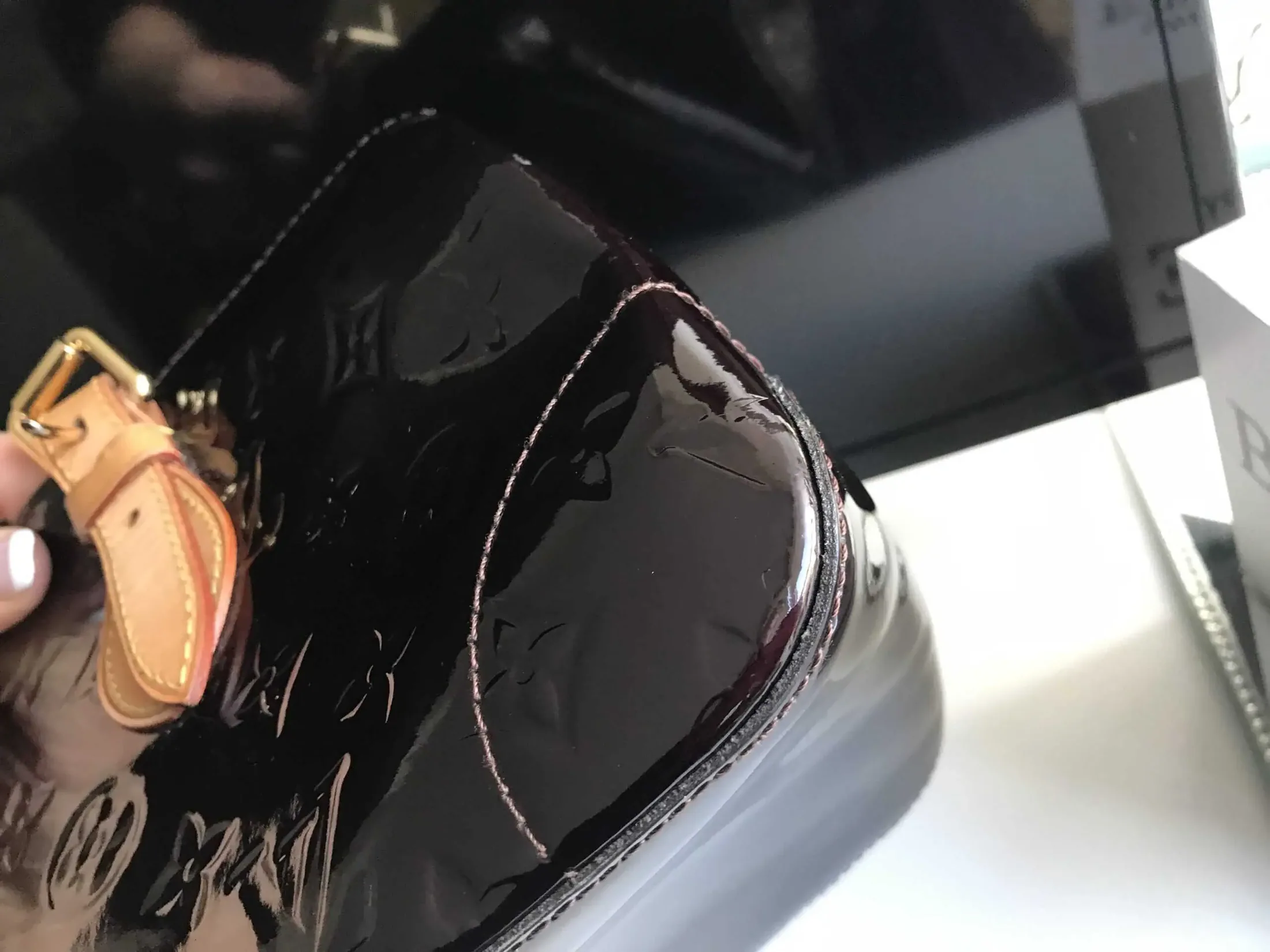 Louis Vuitton Rosewood Avenue Amarante Vernis Leather Handbag — image 11