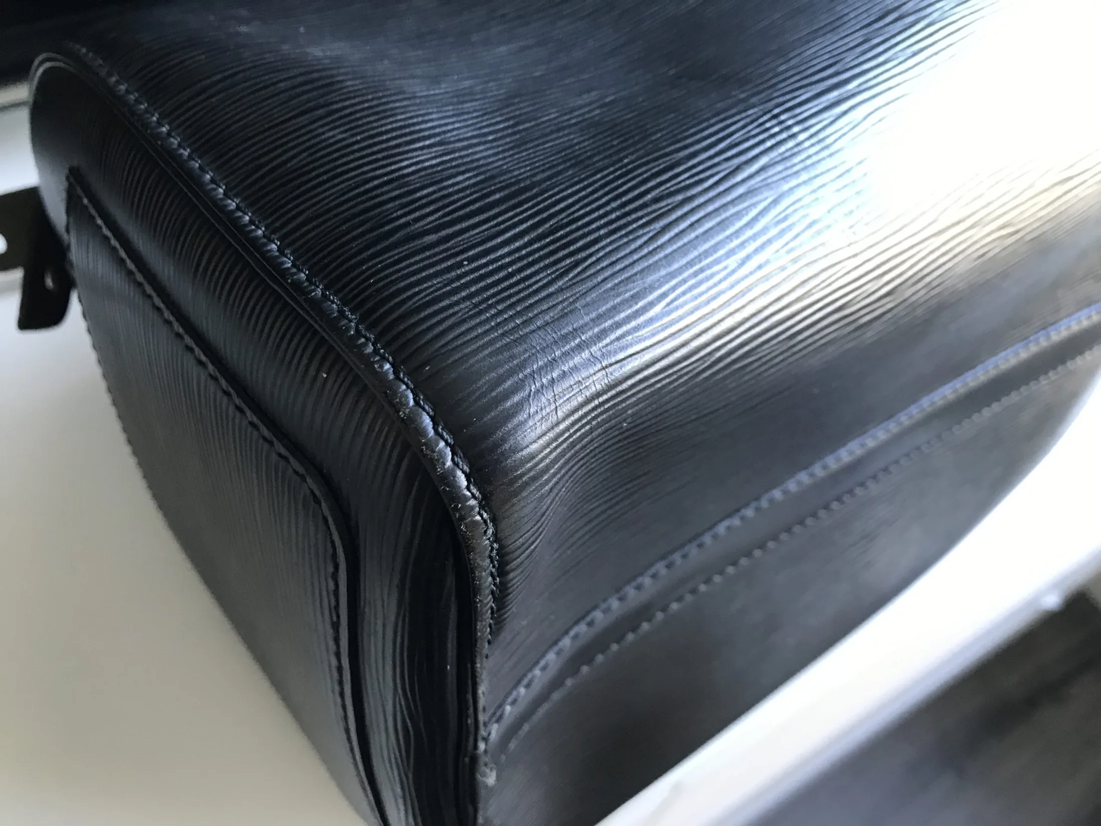 Speedy 30 Black Epi Leather Handbag — image 24