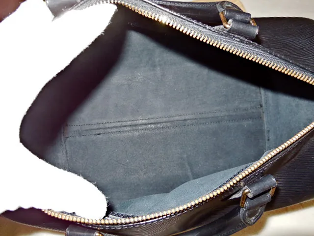 Speedy 30 Black Epi Leather Handbag — image 7