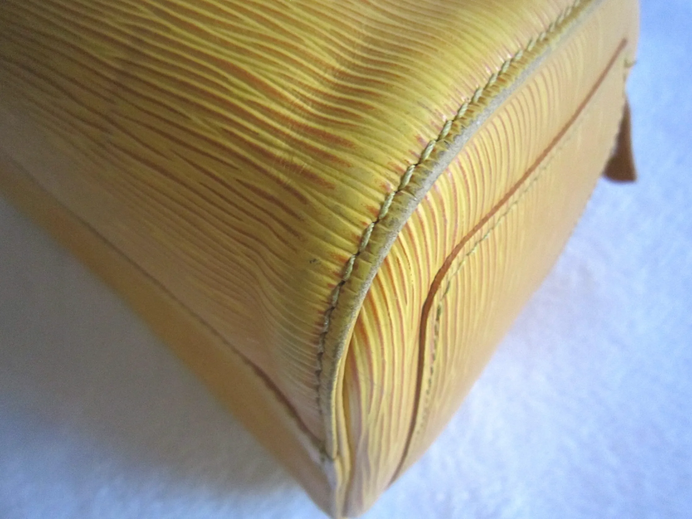 Tassil Speedy 25 Yellow Epi Leather Handbag — image 6
