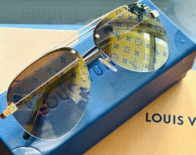 Clockwise Signature Gold Sunglasses Z1020/Like New — image 5