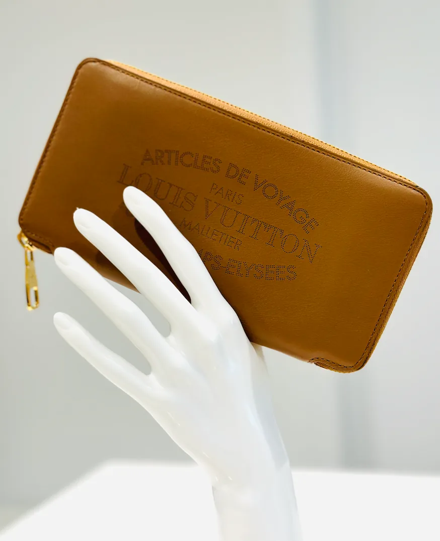 Articles De Voyage Veau Soie Lena Calfskin Camel Zippy Wallet — image 6