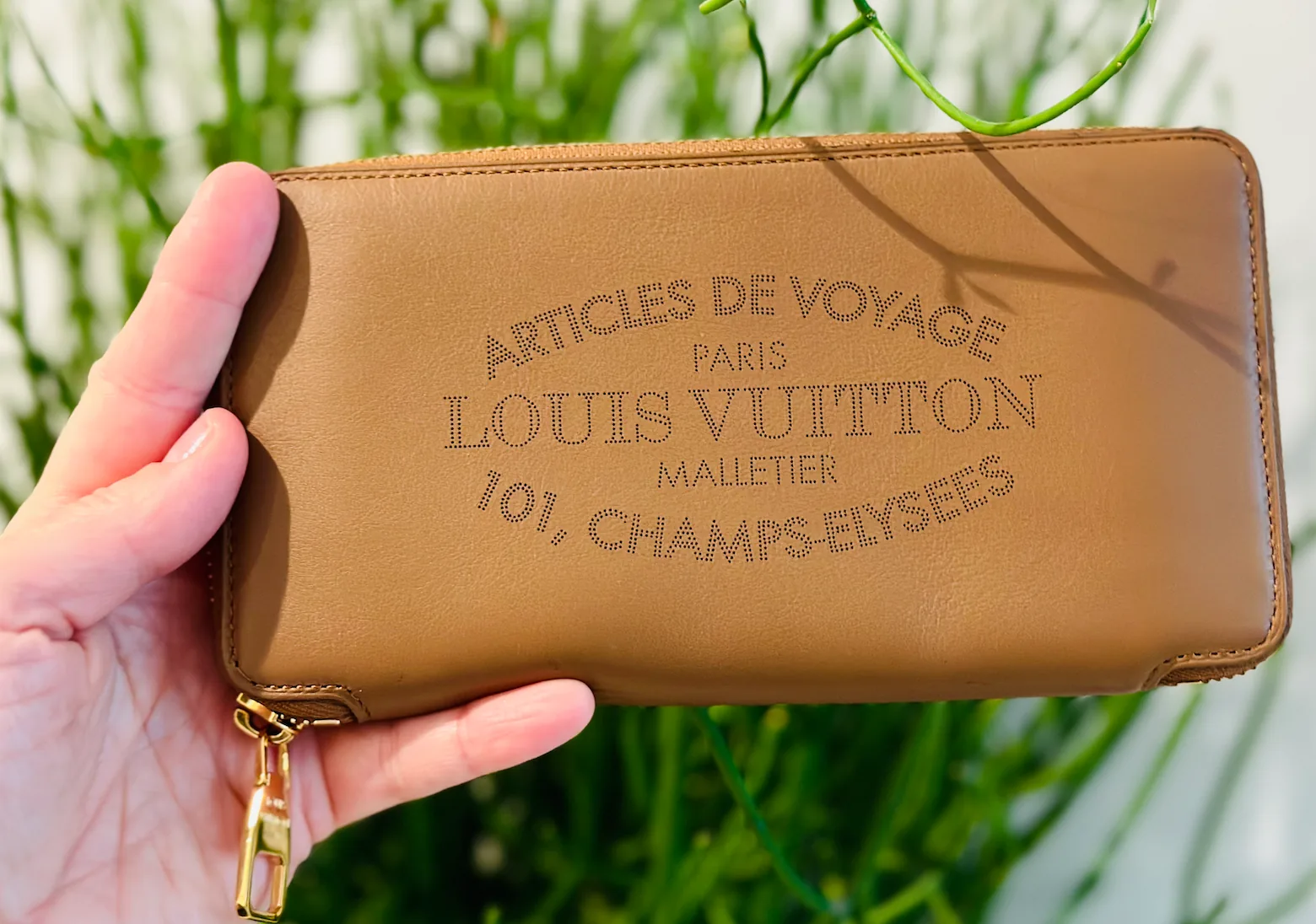 Articles De Voyage Veau Soie Lena Calfskin Camel Zippy Wallet — image 8