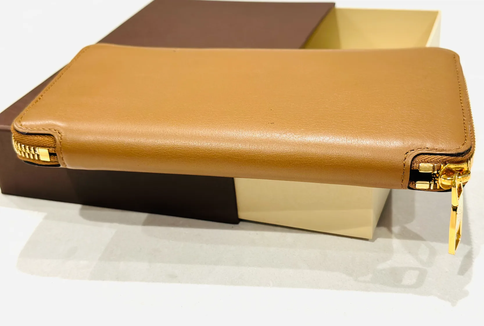 Articles De Voyage Veau Soie Lena Calfskin Camel Zippy Wallet — image 9