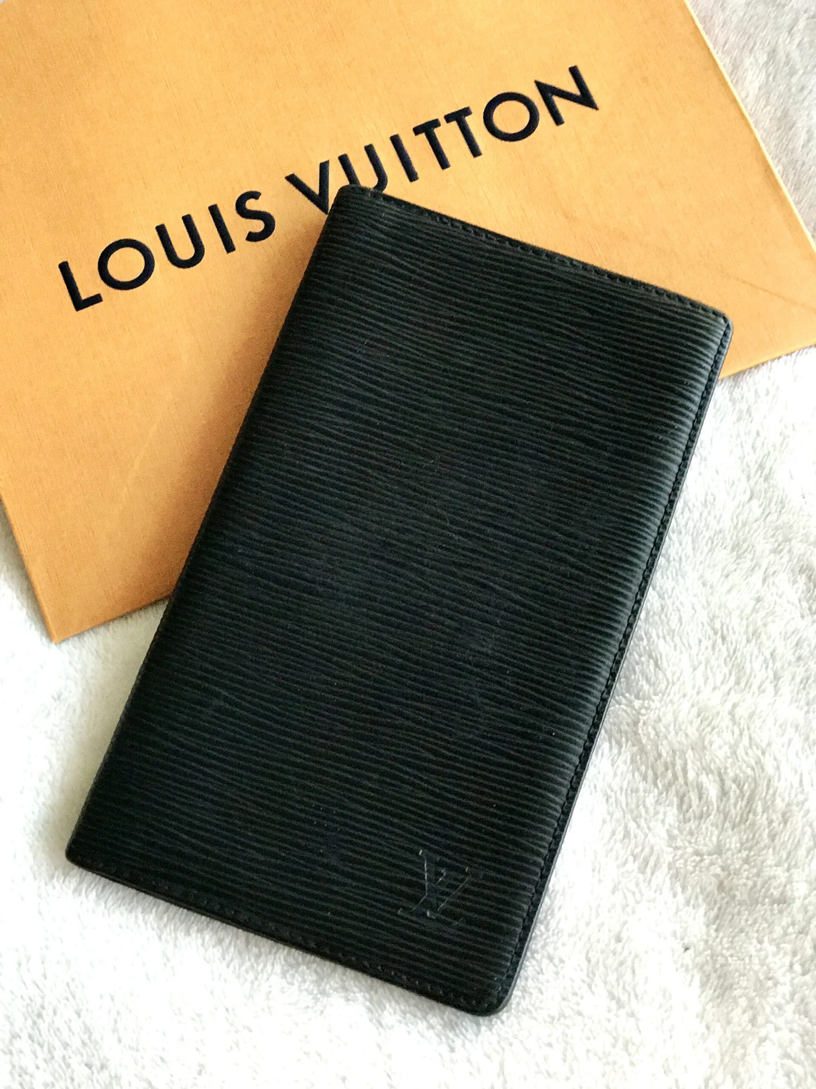 Black Epi Leather Porte Shekel Cult Credit Wallet