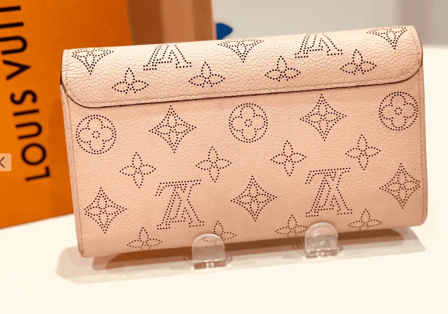 Monogram Mahina Leather Iris Clutch Wallet/Magnolia Ballerine — image 8