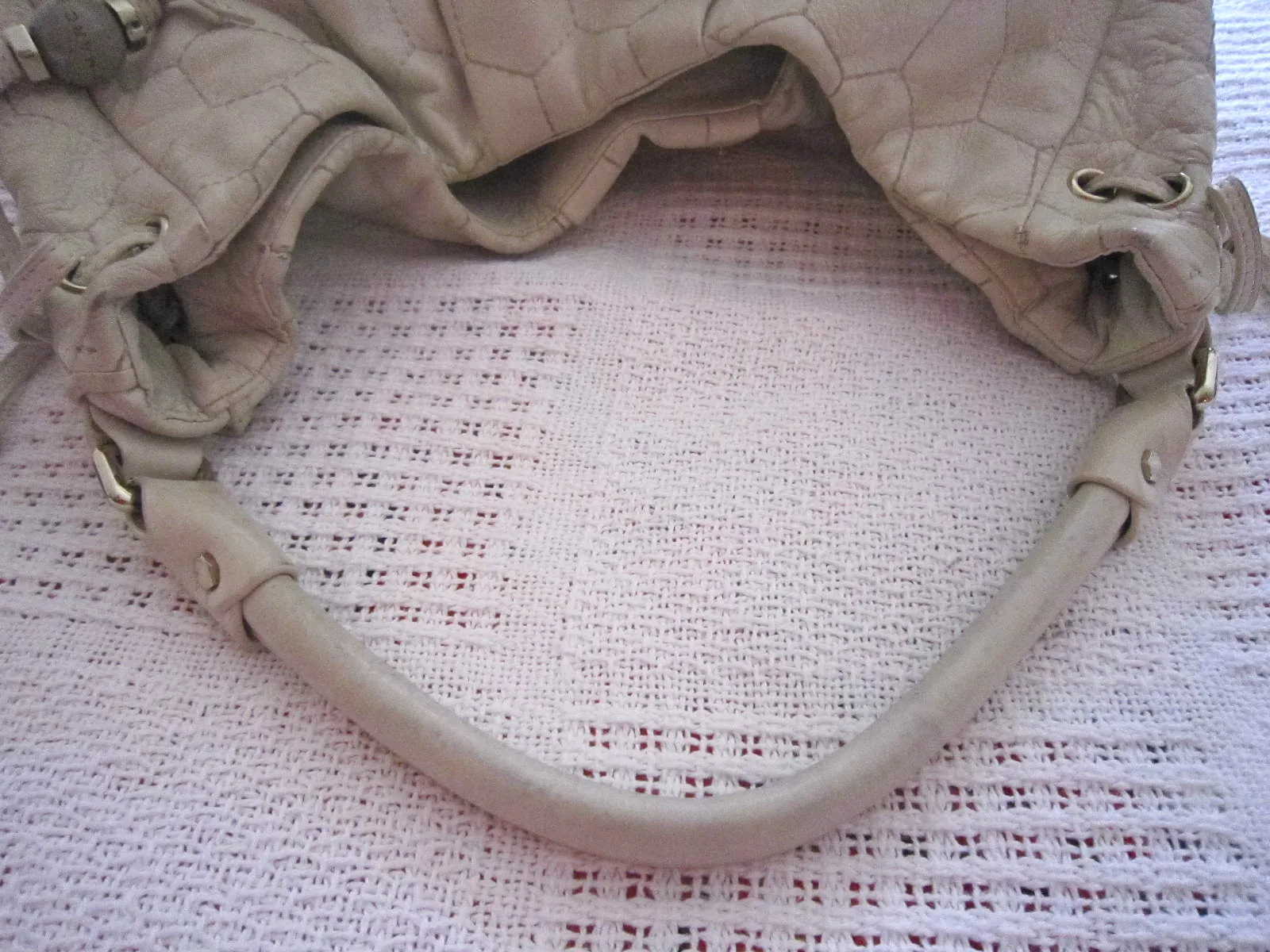 Marc By Marc Jacobs Honeycomb White Leather Hobo Bag — image 7