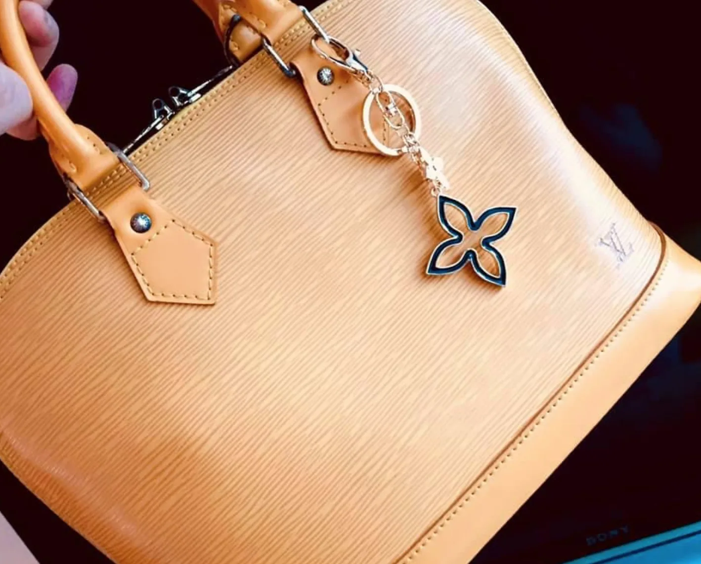 Fashion Rhinestone Flower Bag Charm Keychain Holder Accessories — image 8