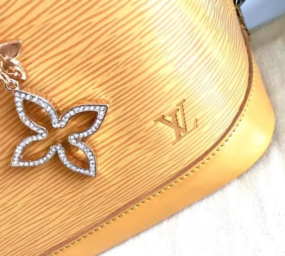 Fashion Rhinestone Flower Bag Charm Keychain Holder Accessories — image 10