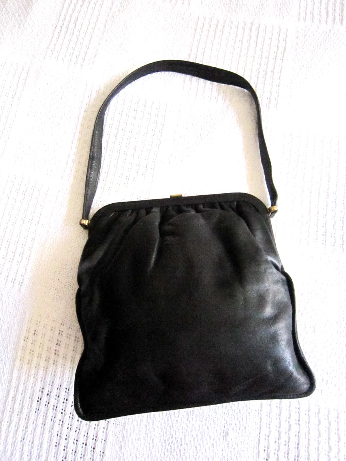 Vintage Black Leather Kiss-lock Shoulder Bag