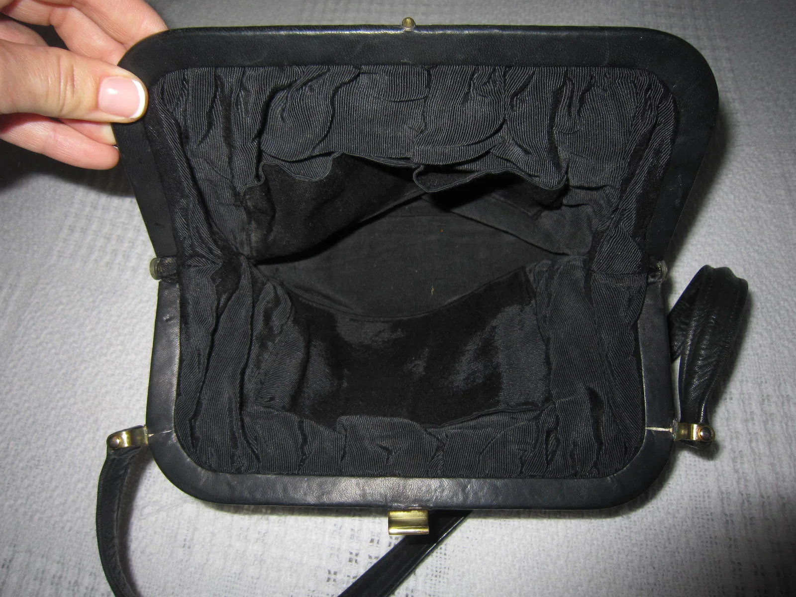 Vintage Black Leather Kiss-lock Shoulder Bag — image 5