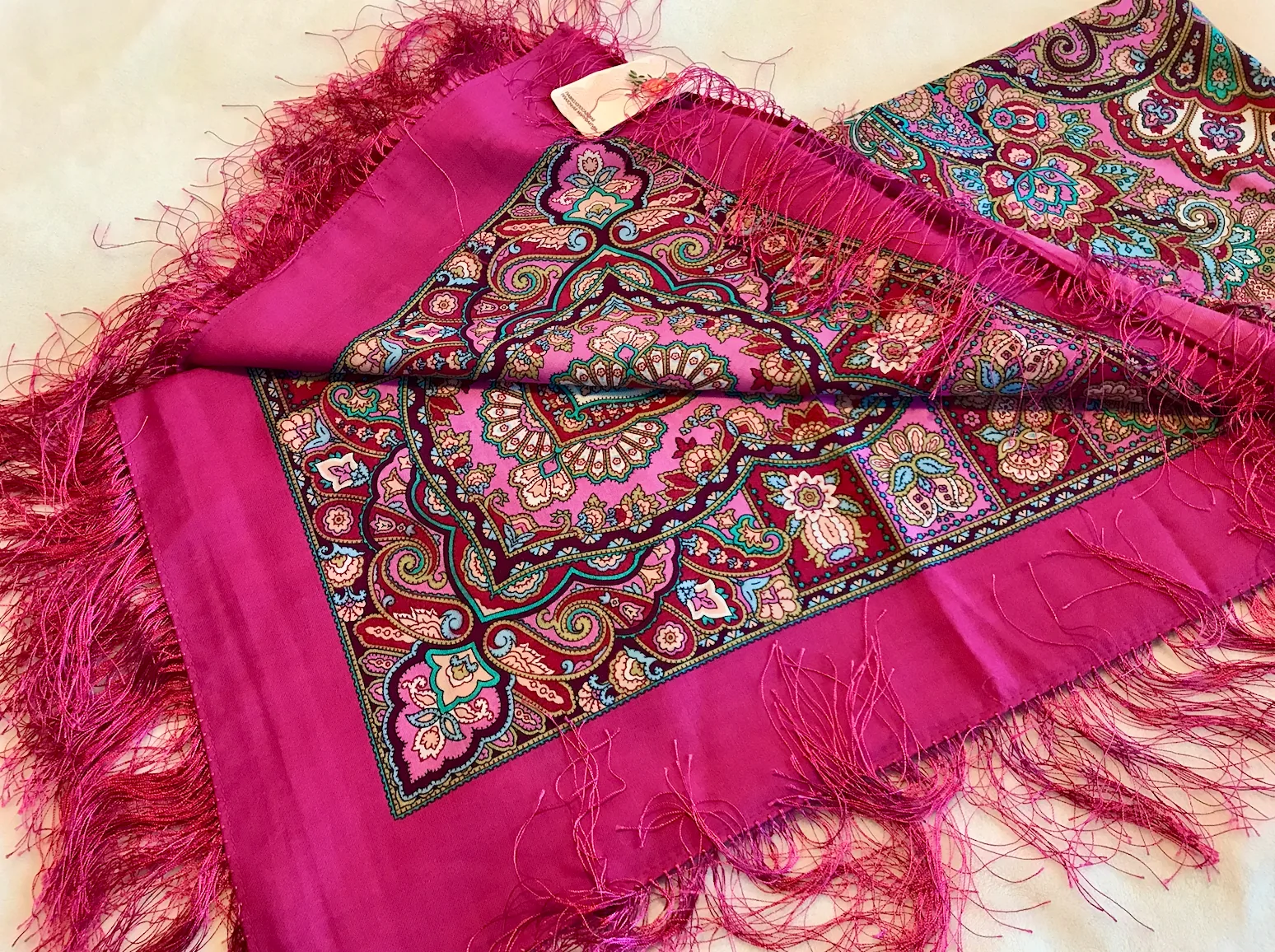 Pavlovo Posad “Beauty Queen” Fuchsia Shawl Pashmina Scarf with Silk Fringе 146 cm x 146 cm — image 7