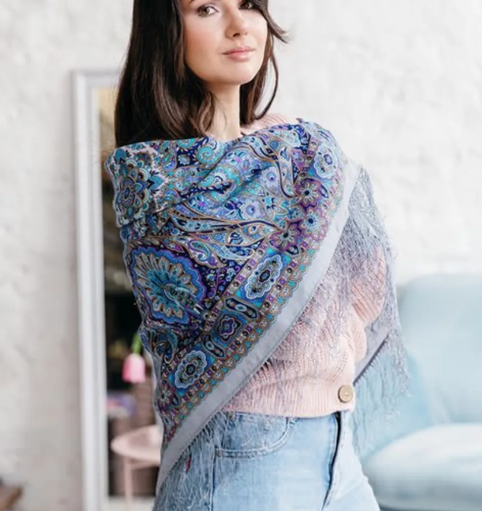Pavlovo Posad “Christmas Gingerbread” 100% Wool Shawl Pashmina Scarf with Silk Fringе — image 2