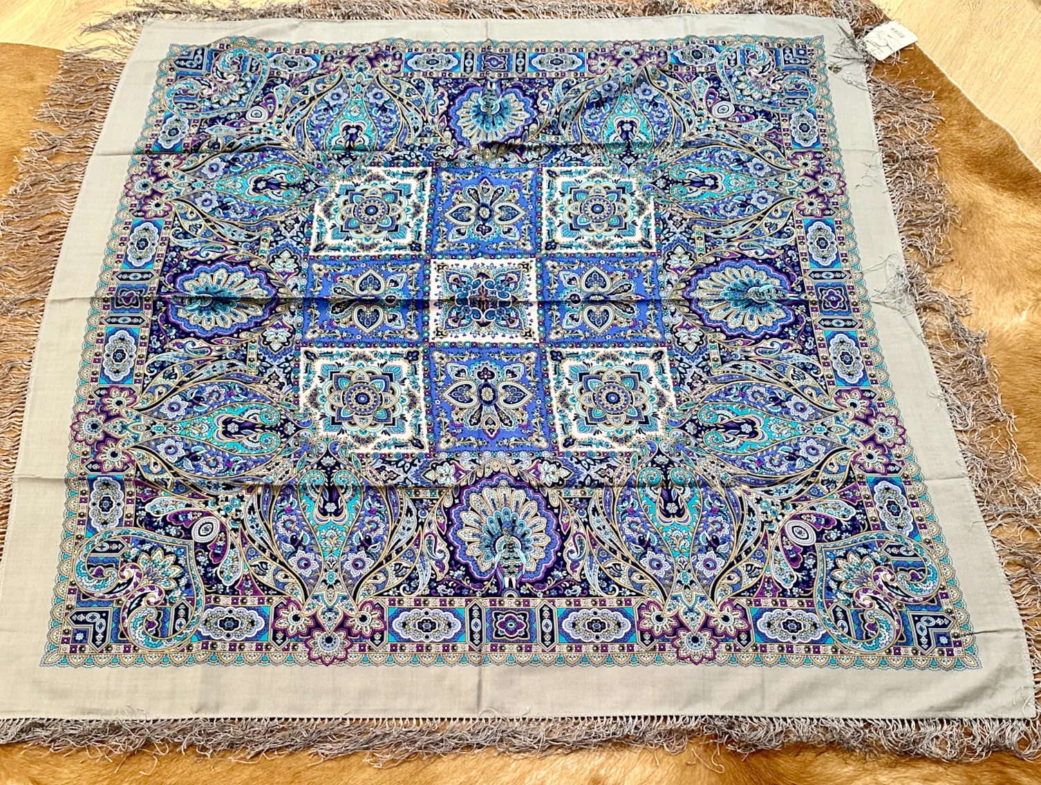 Pavlovo Posad “Christmas Gingerbread” 100% Wool Shawl Pashmina Scarf with Silk Fringе — image 7