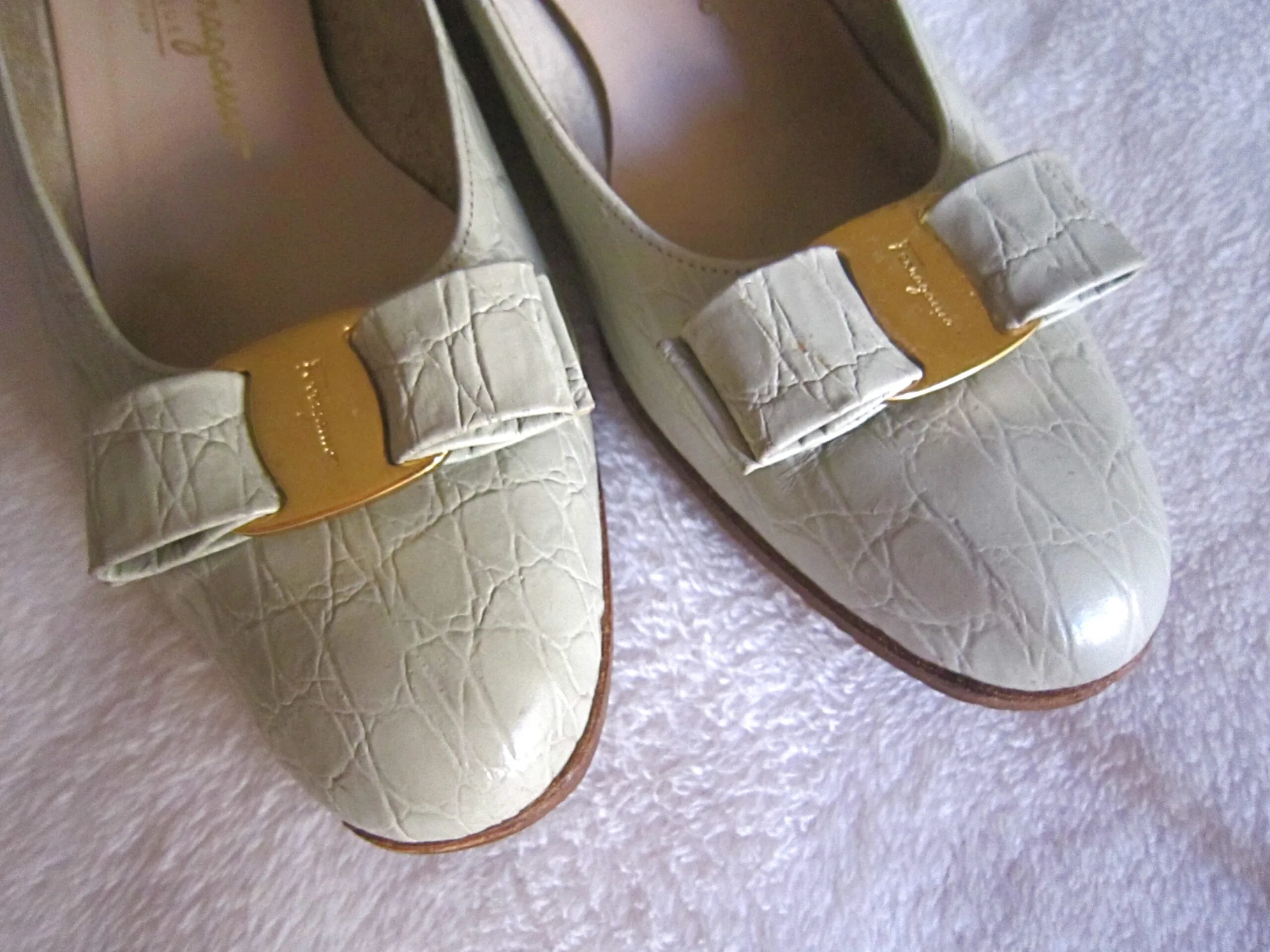 Salvatore Ferragamo Light Green Vara Bow Flats — image 2