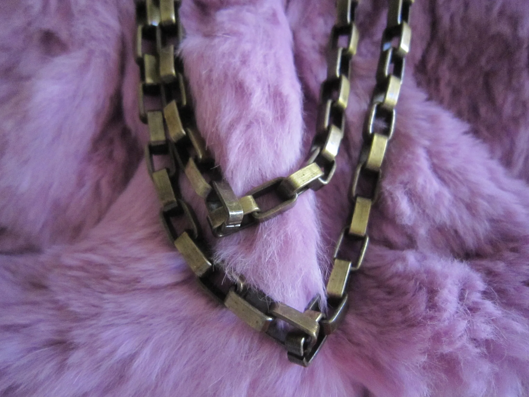 Samantha Thavasa Pink Fur Handbag — image 3