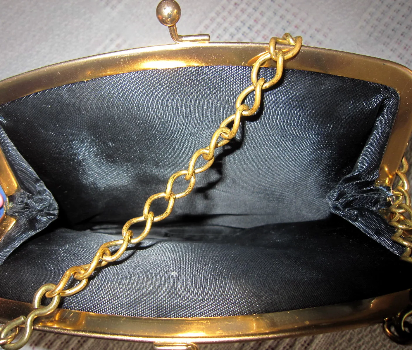 Triangle New York Blue Suede Kiss-Lock Handbag — image 4