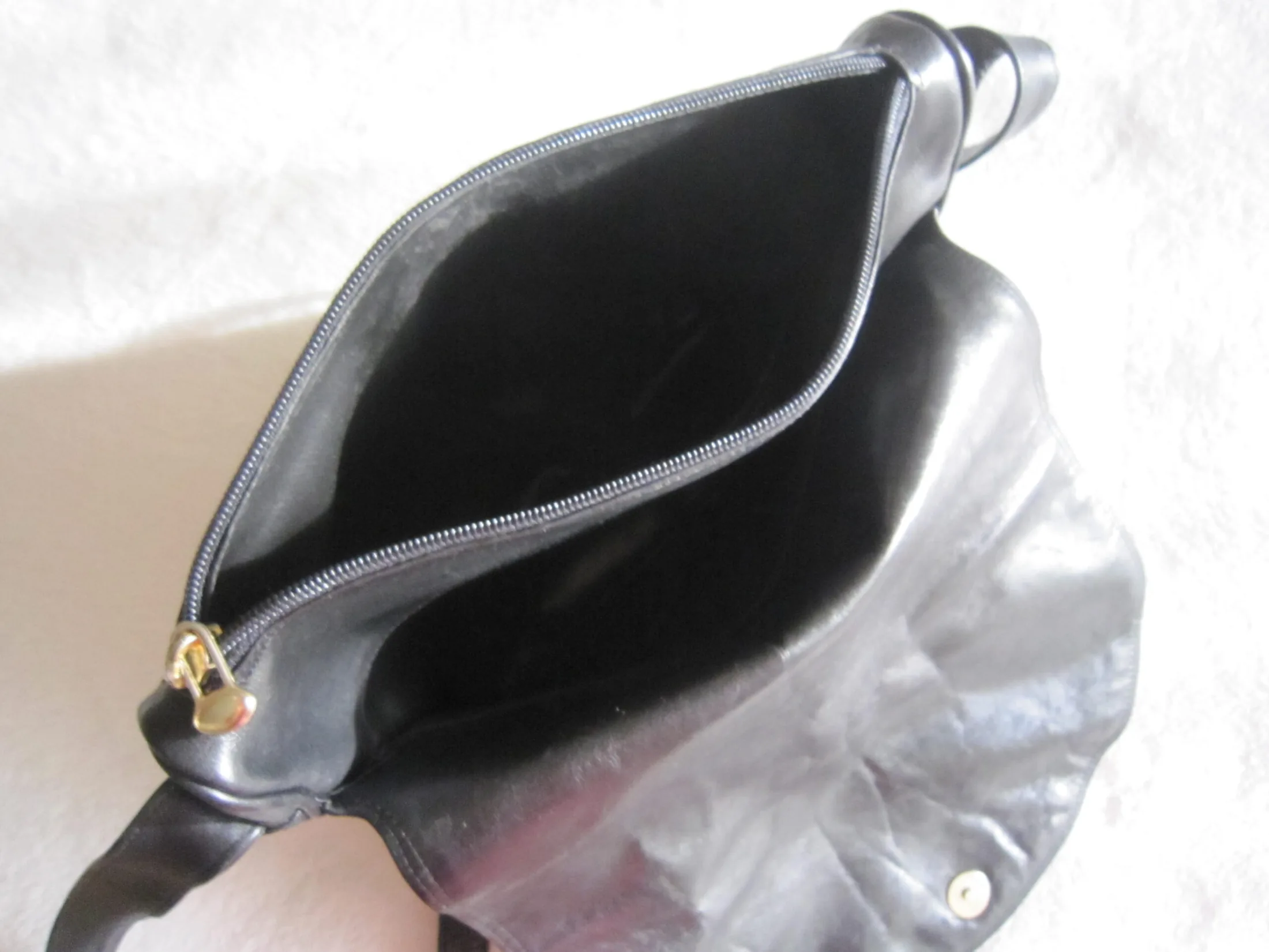 Vera Pelle Saumur Black Leather Crossbody Bag — image 4
